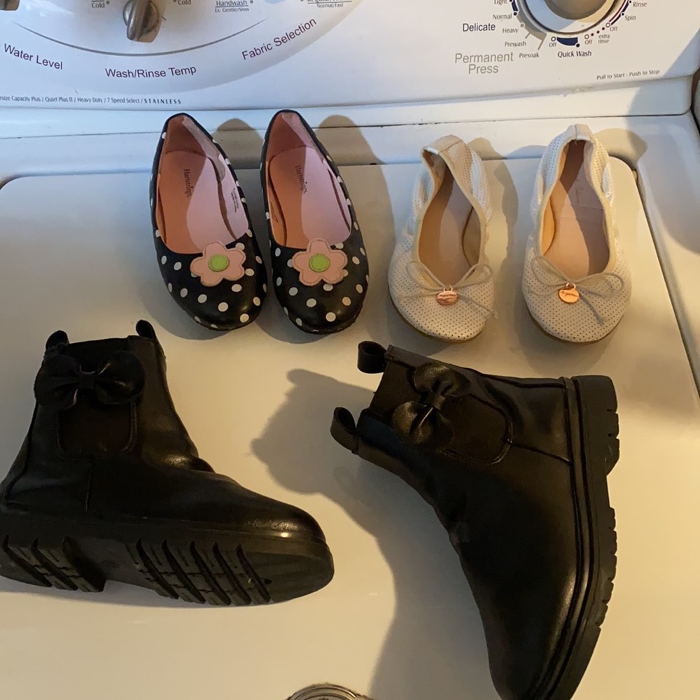 LITTLE  Girls shoes all pre loves condition size 2. Back to skool BUNDLE - Picture 5 of 11